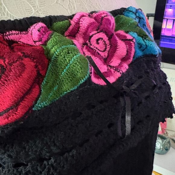 Boho Floral Embroidered Off Shoulder Peasant Top Black Crochet Festival Blouse M - Picture 7 of 10